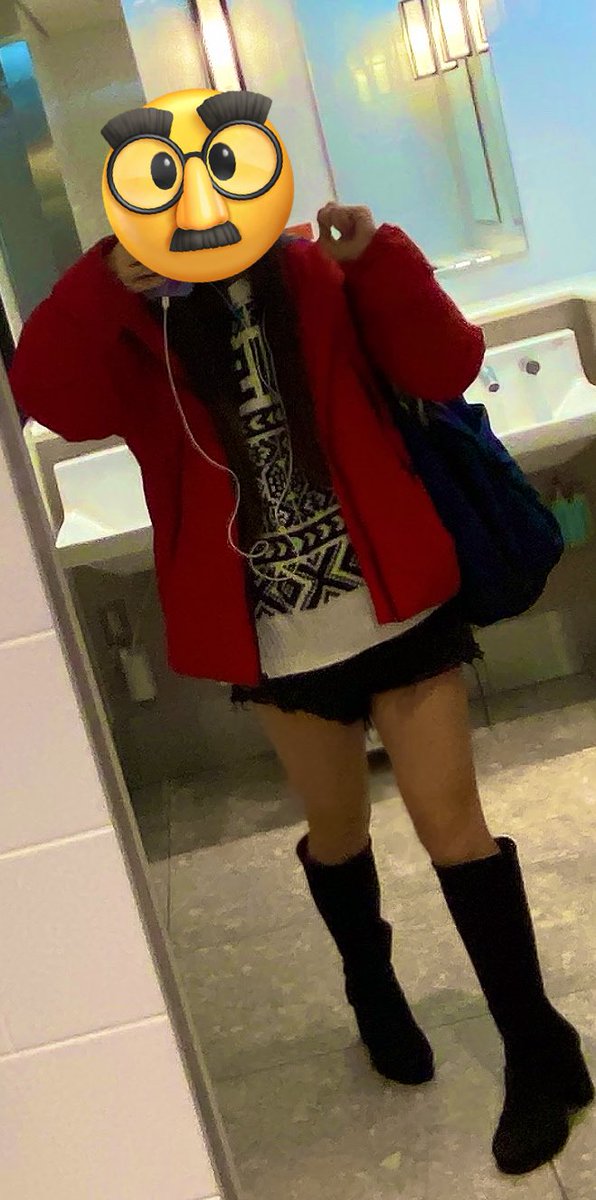 Junxxxgoro's tweet image. ニット着納めかな…
せっかくフリマでポチッた大好きなHollisterのニットは１回で終わった半年後また会いましょう…

甘えん坊に頼まれて描いた
基本はお願いされても描きませんｗ
絵に関しては素人の気分屋なので(っ`👅´c)

 #イラスト  #自作  #Hollister  #セーター着納め  #短足  #ムチムチ