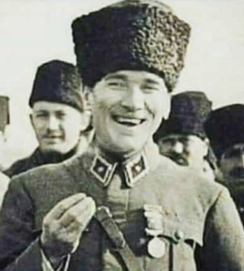 dbeyit's tweet image. “Dünyada öldükten sonra ülkesini yöneten yek lider Mustafa Kemal Atatürk'tür..”
-Fidel Castro