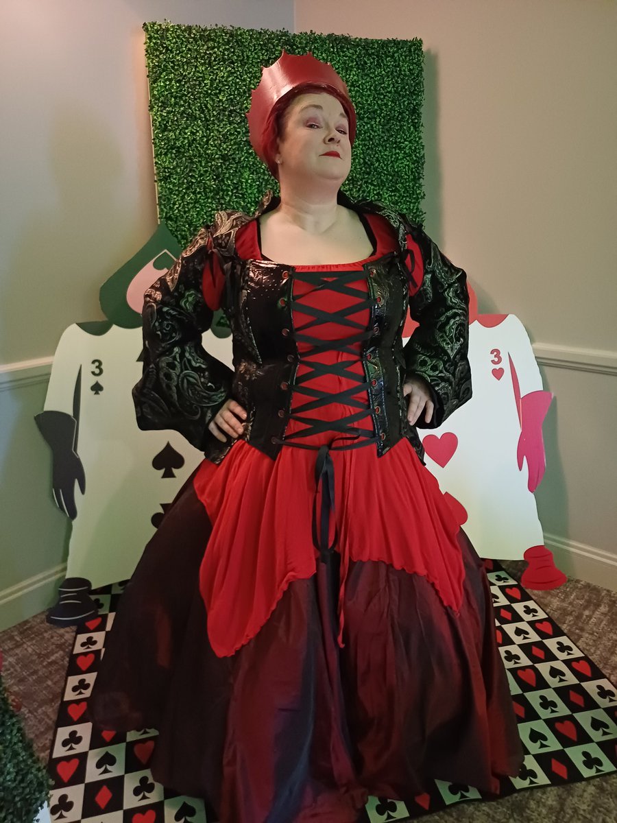 From a fish wife yesterday on Peterhead to a Queen today for Fantasy Scotland at their Easter In Wonderland event where I was the Red Queen! (Fishwife to Queen? That does sound like a story! 😉)