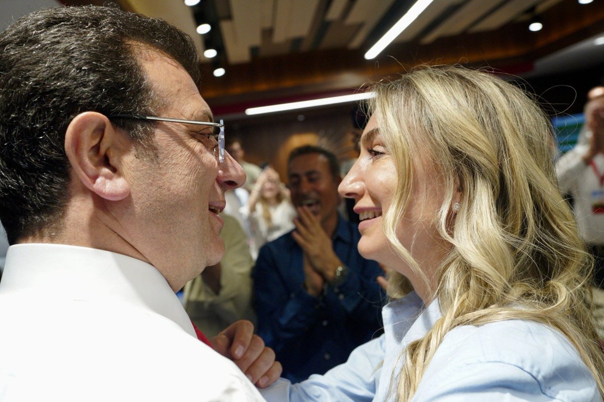 İmamoğlu çiftinden seçim kutlaması: