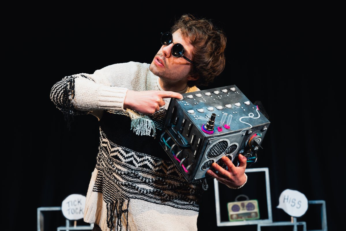 JamJarProds's tweet photo. Here are a few lovely photos from THE SOUND COLLECTOR! Thanks @RossKernahan for taking them

The show has its world premiere at @WatersideArts this Saturday, before going to @OSOArtsCentre in London in May! https://t.co/zIJFQsJrKN