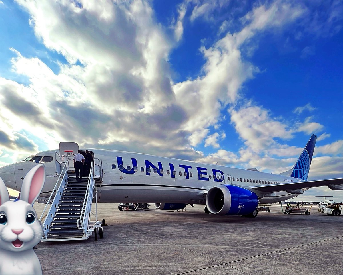 Happy Easter! 🐣🐰 Wishing everyone a wonderful Sunday, however you choose to spend the day. 💛 #beingunited #easter2024 @united #avgeek