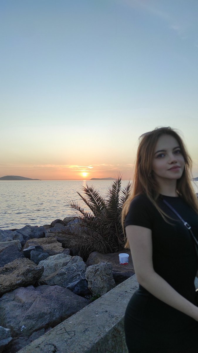 BetussPeriii's tweet photo. Gel fotoğrafını çekiyim dedi, yoğurt kovasını portre aldığı için instagrama atamıycam https://t.co/aUs9yZtfRk