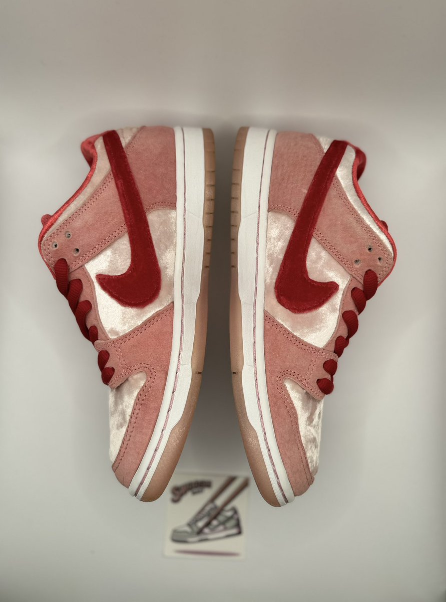 milomrt_'s tweet photo. @SellKicksSunday USED Nike SB Dunk Low ‘Strangelove Skateboard’ 

Sizes: 5.5M #5andahalf 

$1.1k SHIPPED (with insurance) 

DM or comment below if interested. Serious buyers only please! 

BE ZELLE READY ONCE YOU DM. 

Will ship out next business day after receiving payment. https://t.co/OEk0z1NDP1