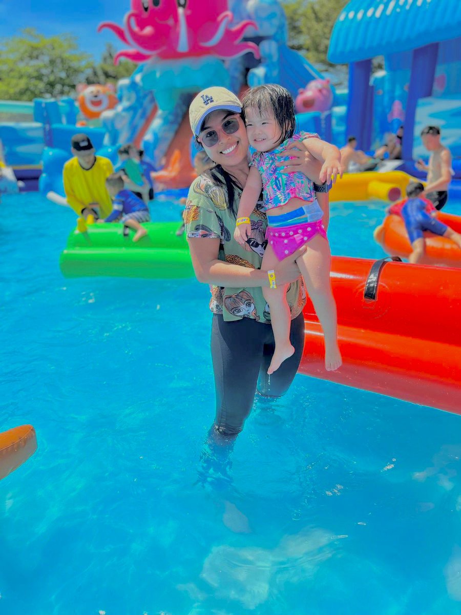 itmesuci_88's tweet photo. Mengambil job sebagai pengasuh anak isn't easy.
Tugasnya bukan hanya menjaga saja, Tapi juga harus mengasihi, menyayangi, juga melindungi.
Sayangi dia seperti anak sendiri, maka tidak akan menjadi beban.
❤️ https://t.co/DgTHe7JIsH
