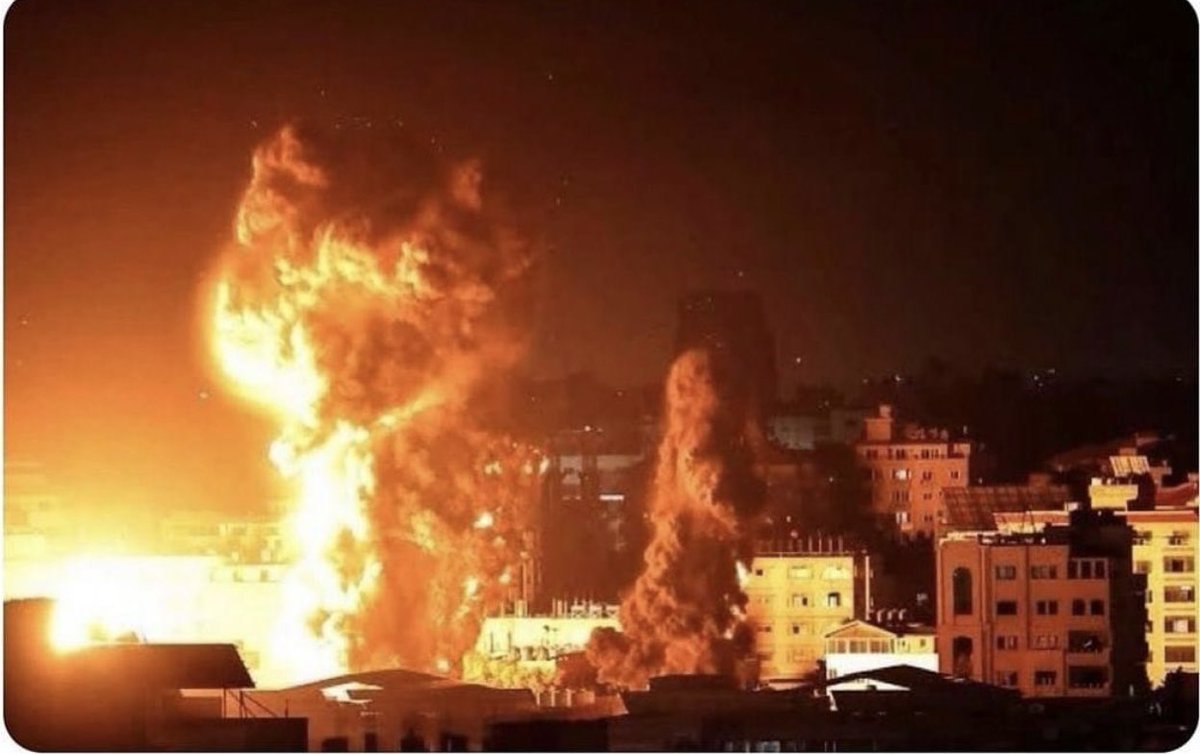 MuznaShihabi's tweet photo. Israël bombarde la terre de naissance de Jésus à Pâques #pacques #Palestine https://t.co/GZQ2hMn3FS
