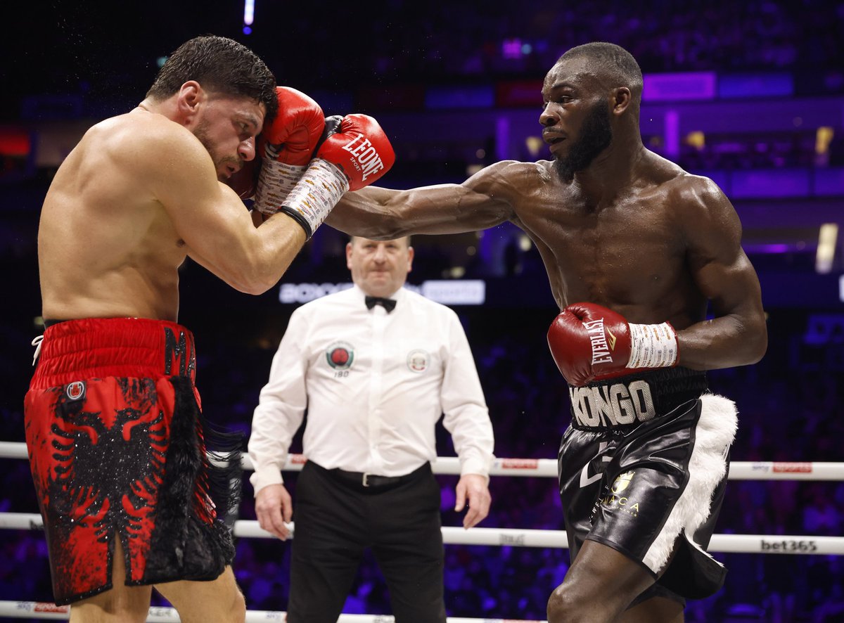 iBoxingHub's tweet photo. 🚨 𝗞𝗼𝗻𝗴𝗼 '𝟮 𝗦𝗹𝗶𝗰𝗸' 𝗳𝗼𝗿 𝗠𝗮𝗿𝗸𝘂 ⚡️
Chris Kongo secures a unanimous decision win against Florian Marku, with judges scoring it 96-94, 96-93, & 98-92, delivering a career-best performance 🥊.
#MarkuKongo | #WardleyClarke | #Boxing | #BoxingNews 🥊 https://t.co/RQnBMgujNc