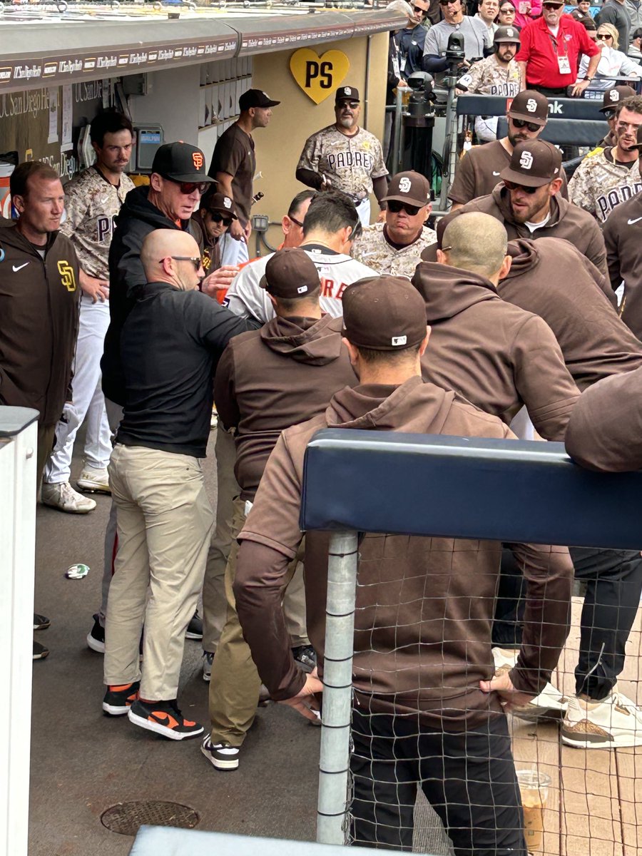 Both managers checking to be sure Wilmer Flores ok after falling into Padres dugout trying to make catch on pop up. Fortunately, he’s OK.