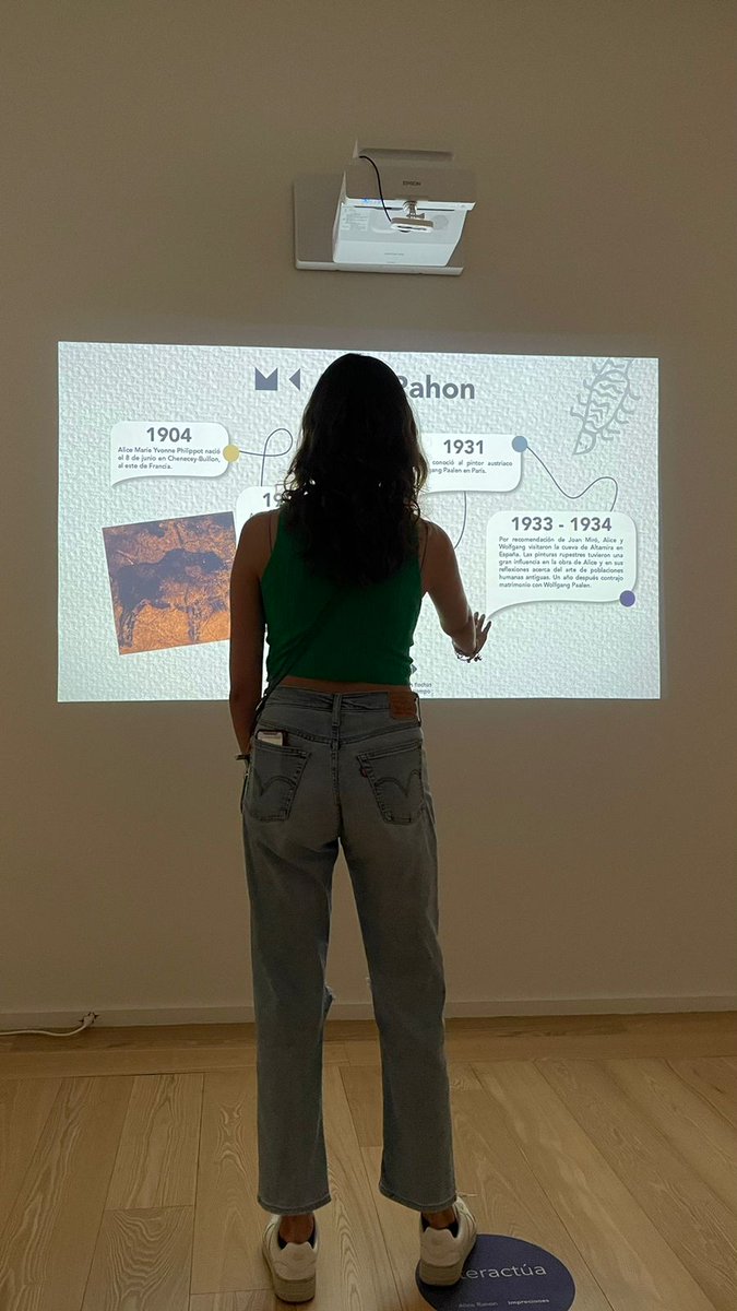 calderoniadame's tweet photo. Pa que quiero novio qué me tomé fotos desprevenida en museos si tengo a Emma 💖 https://t.co/t4I2gsQPBA