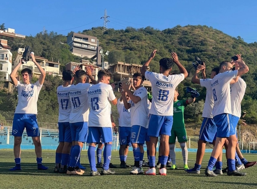 dxtcarlospaz's tweet photo. #Fútbol Atlético goleó a Medea y domina su zona con puntaje ideal en la #LCF. 

La nota completa: https://t.co/ZRjtrKawER https://t.co/9IxcB0LddL