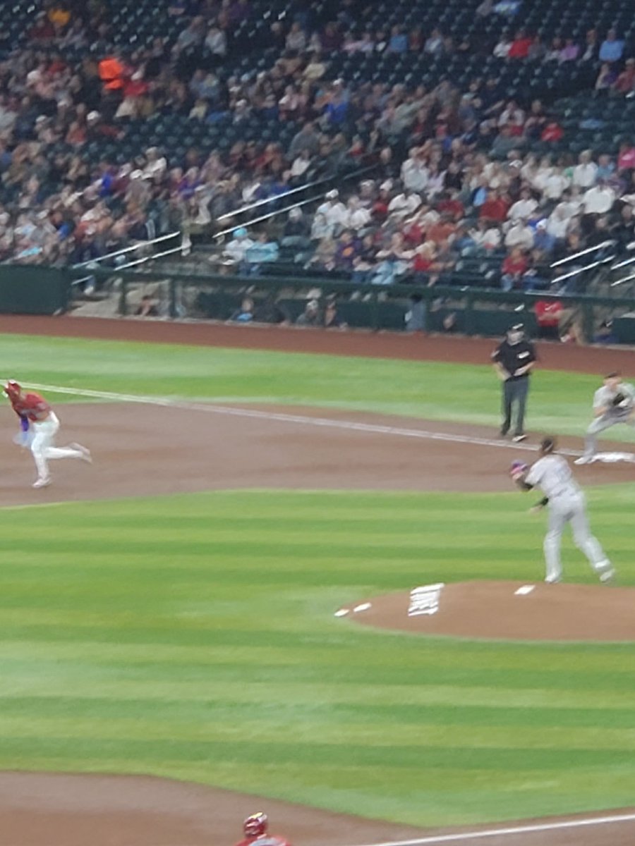 It is *electric* in here! Gurriel stealing 2nd in the 1st inning. #Dbacks #rattleon #embracethechaos