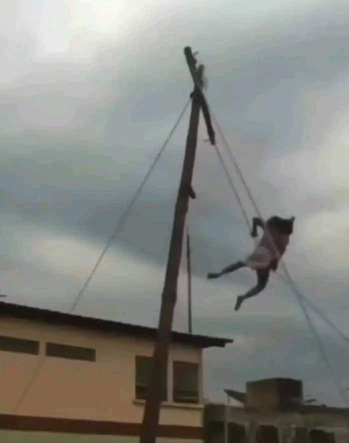 Zone1Aj's tweet photo. Actor Playing Jesus On Easter Friday Lands Heavily On the Floor as He Mistakenly Falls from the Cross. 
#freeVerydarkman #Bbnaijaallstars https://t.co/qRmi46D1sC