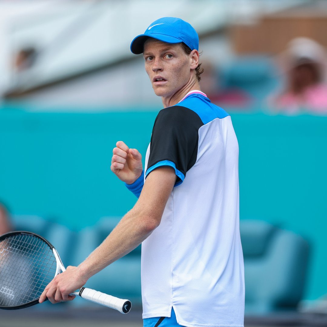 22yo Jannik Sinner beats Grigor Dimitrov 6-3, 6-1 with a flawless performance to win the Miami Open. 

2nd career Masters 1000. 

New world number two.

Best player in the world at the moment!