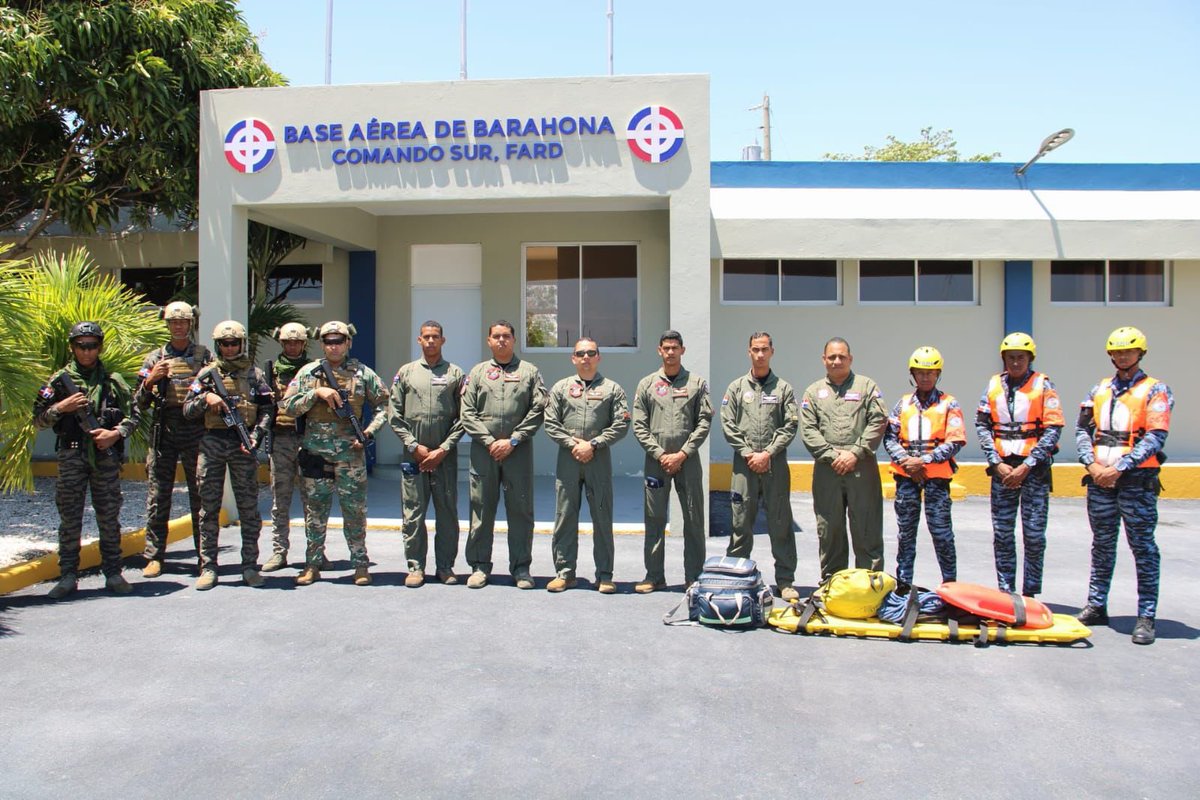 FuerzaAereaRD's tweet photo. 📍Base Aérea de Barahona.
🫡El General de Brigada Paracaidista Víctor N. de Peña Paradas, FARD, comandante de la #BABH realizó un extenso recorrido de supervisión, por toda la costa sur del país, como parte del “Operativo Conciencia por la Vida - #SS2024”… https://t.co/ZURMkF3OVR