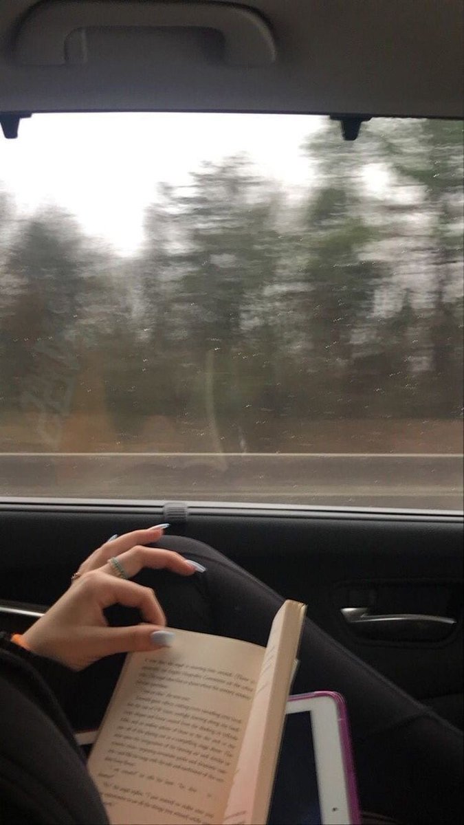 studywc_'s tweet image. 🧡 Perfil para compartilhar leituras, experiências e estudos. Talvez uma tentativa de romantizar a minha vida e fazer conexões.

• Me chamo Cecília e tenho 20 anos
• Sou libriana, leitora, lésbica e comunista
• Estudo Letras-Inglês 
• Sou introvertida e bipolar tipo II