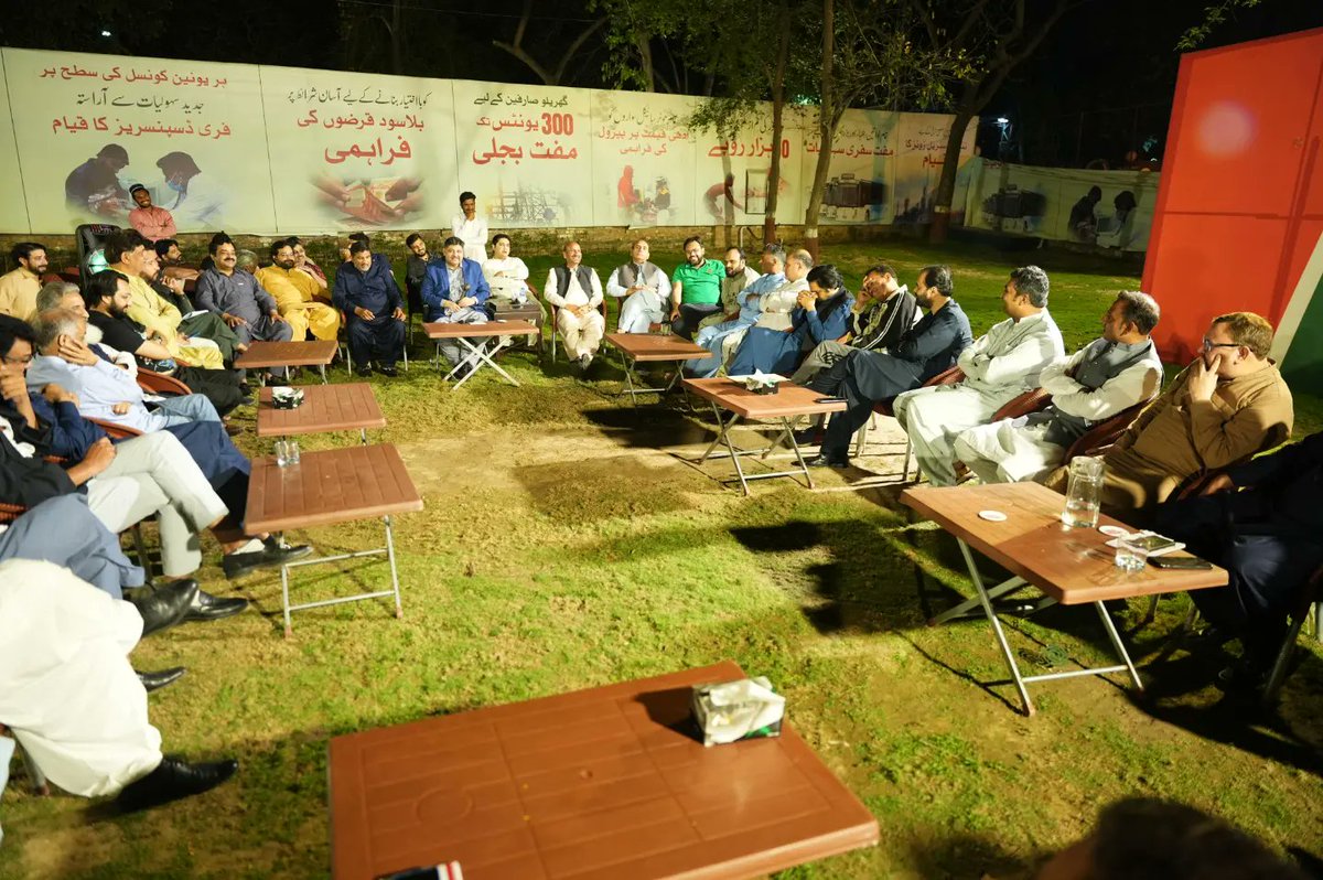 ShoaibSiddiqui_'s tweet photo. جیت کا نشان عقاب 🦅
لاہور پارٹی آفس میں پی پی 149 کے کوآرڈینیٹرز سے ملاقات اور 21 اپریل کے ضمنی انتخابات کی کمپین کے حوالے سے تفصیلی تبادلہ خیال ہوا۔
اس موقعے پربھرپور انداز میں الیکشن کمپین جاری رکھنے اور عبدالعلیم خان کا پیغام  گھر گھر تک پہنچانے کی تلقین کی
#VoteForEagle https://t.co/UCSXuyBIa9