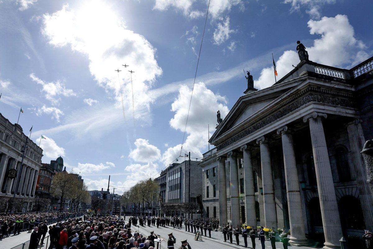 Proud to represent @RACO_DF members today. Congrats to @PaulMurphykk and all @defenceforces personnel that participated at the Easter Rising commemoration ceremony at the GPO today. The professionalism displayed on parade was a credit to all. #proudtoserve #ceremonial