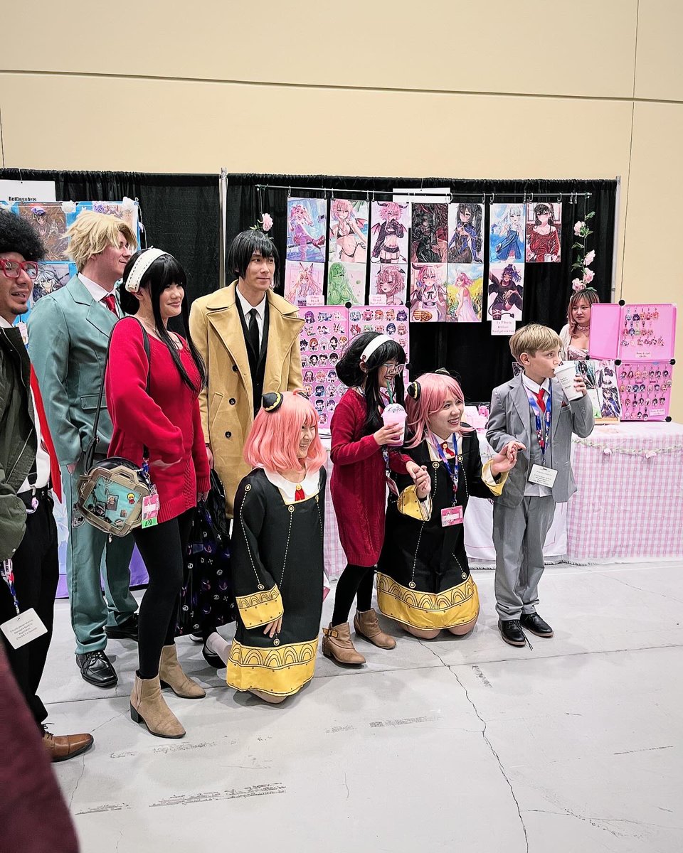 Forhago's tweet photo. I had one day to explore Sakura Con and it was great! (My feet are killing me tho) https://t.co/B80MFwlQQq