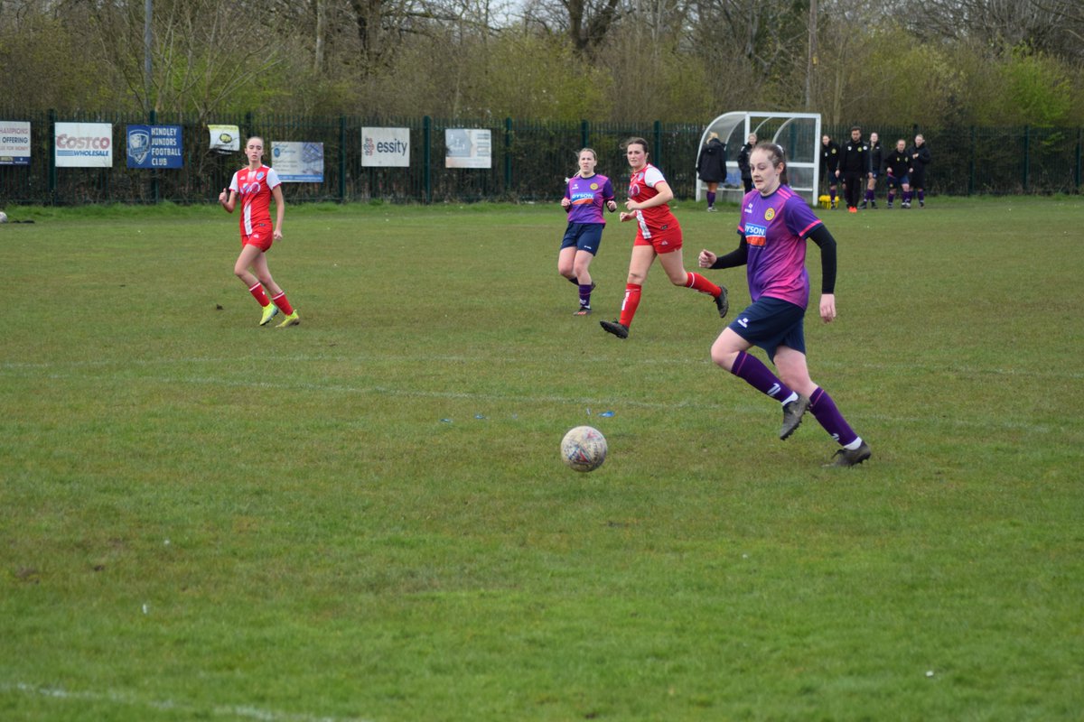 Action from @LinnetsLadiesFC 4-2 win v Hindley Juniors Women @SheKicksMag @NorthWomens @StealFiveYards