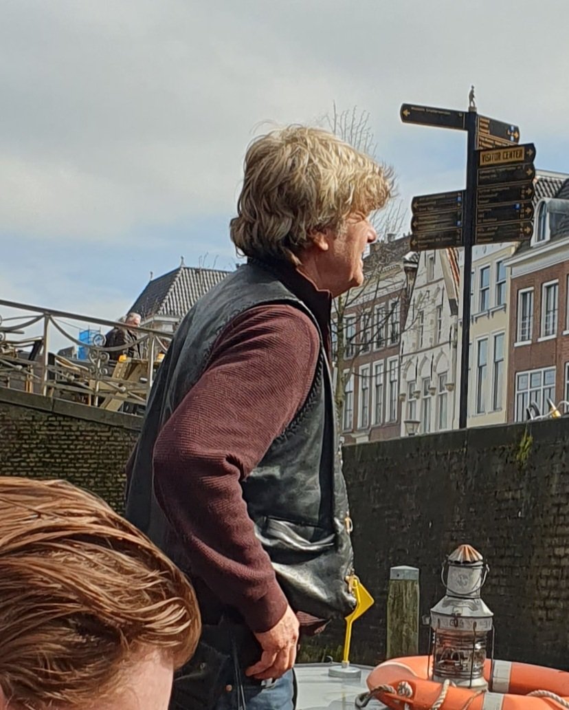HBBurggraaff's tweet image. André is met zijn praam en zijn meeslepende verhalen en vele historische plaatjes tijdens de #rondvaart door #Leeuwarden een uitstekende gids!