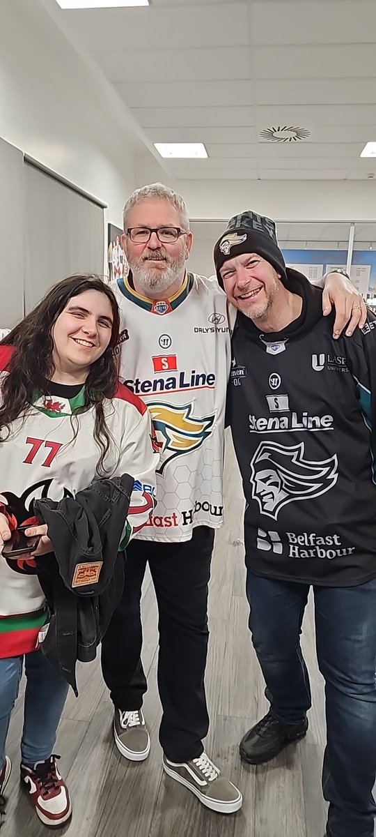 Chrisingrey's tweet photo. A wicked night at @cardiffdevils  with @pilotngb @TheAbbieC https://t.co/2Wv8pqH0SP