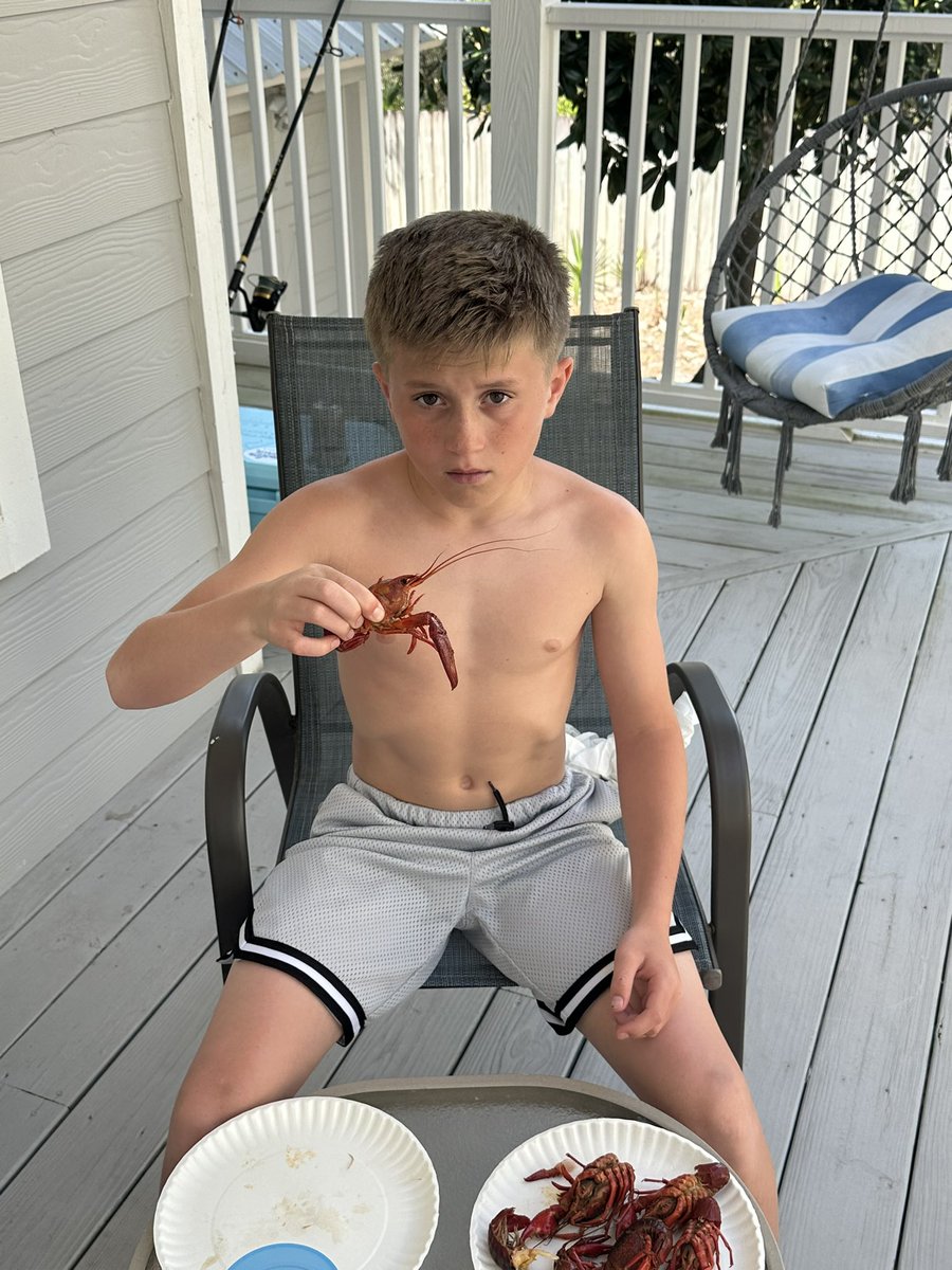 jrIU01's tweet photo. Easter with the Fam down in the 850. Life is good. @AJsGraytonBeach w/ the Easter brunch and crawfish boil! Our guy Judah taking care of us as always! @_ParkerReynolds we are keeping the shrimp and crawfish ready for you. #30A #TheBrand #TheCountDownHasStarted #FloridaLifeSoon https://t.co/2I0C4I7Oyv