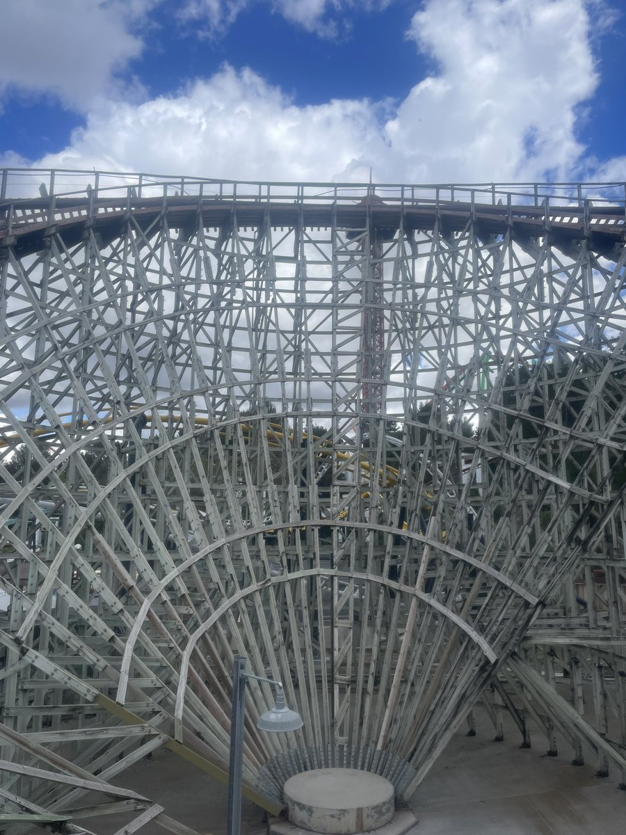 coasterchatpod's tweet photo. Apocalypse 🎢🎢🎢 https://t.co/jqShElrEtR
