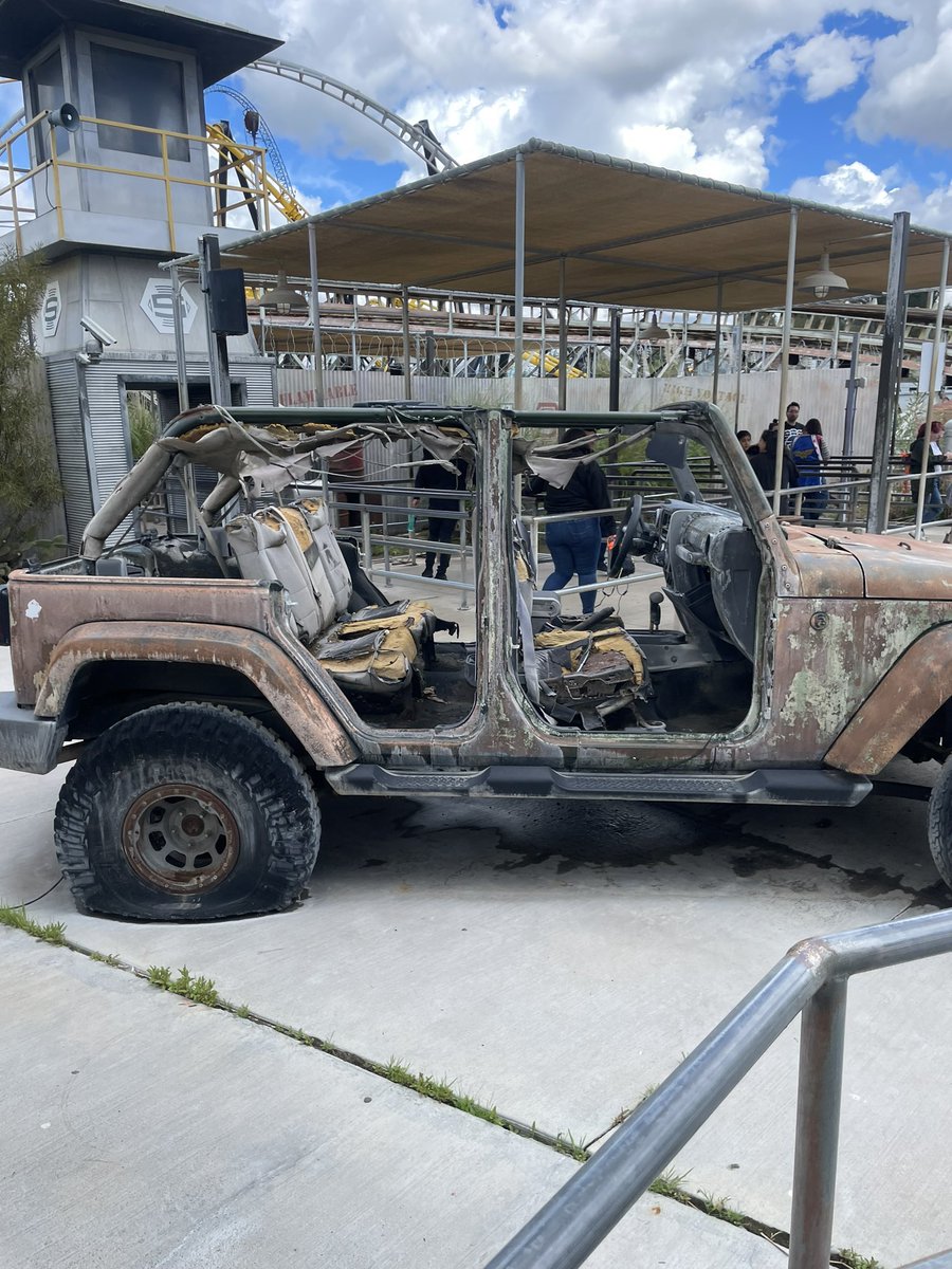 coasterchatpod's tweet photo. Apocalypse 🎢🎢🎢 https://t.co/jqShElrEtR