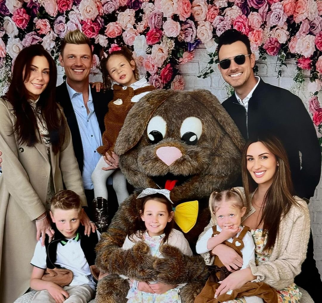 Nickforever14's tweet photo. Fantastic family photo, happy Easter and good night from Italy @nickcarter 😍 https://t.co/djUMYnhGHO