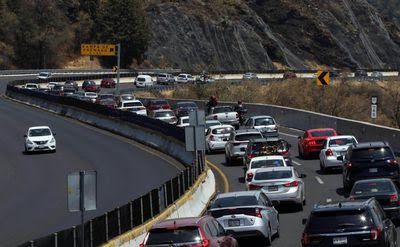 CAPUFE reporta carga vehicular en la Autopista México-Cuernavaca con dirección a la Ciudad de México.

A través de sus redes sociales, Capufe reporta carga vehicular de 10 kilómetros a la altura del kilómetro 70, sin reporte de accidente.