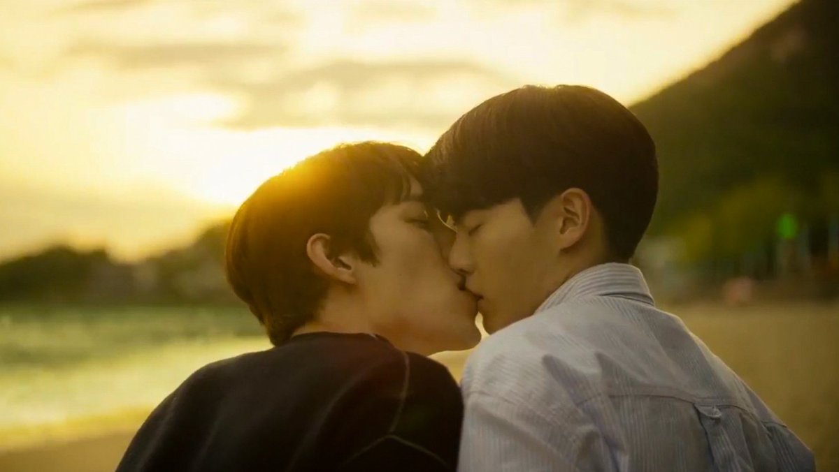 hubboyslove's tweet image. Há dois anos, #Blueming conquistava o público com sua trama profunda e sensível, e uma fotografia impecável.