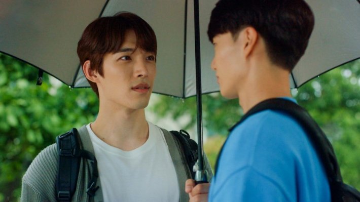 hubboyslove's tweet image. Há dois anos, #Blueming conquistava o público com sua trama profunda e sensível, e uma fotografia impecável.