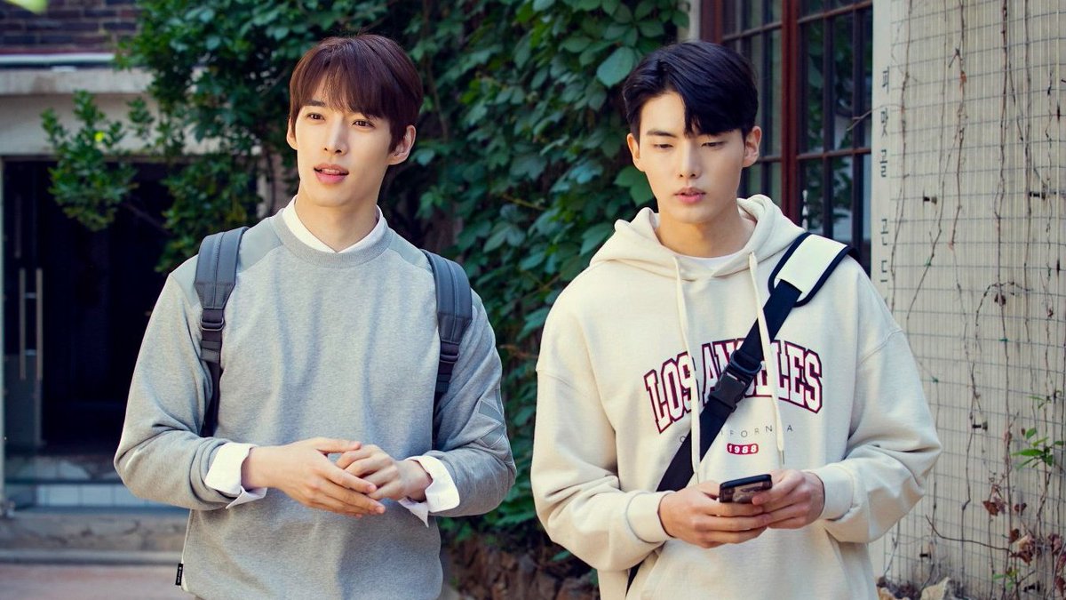 hubboyslove's tweet image. Há dois anos, #Blueming conquistava o público com sua trama profunda e sensível, e uma fotografia impecável.