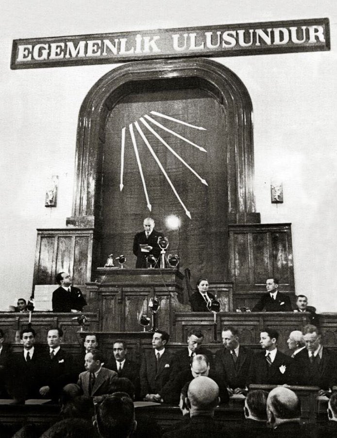 “Umutsuz durumlar yoktur. Umutsuz insanlar vardır. Ben hiçbir zaman umudumu yitirmedim…” 

(Mustafa Kemal Atatürk)