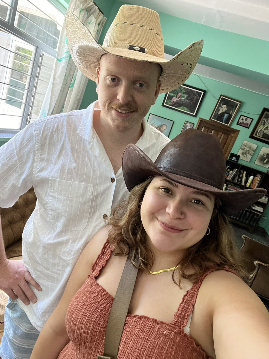_vaaltorres's tweet photo. Todos: nomas no anden de mamones y ridículos cuando lleguen a México 
Nosotros Los más inventados llegando al rancho 🤠 https://t.co/yHnUxxJmYF