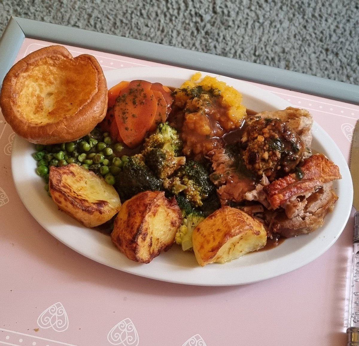 KizzyLou_'s tweet photo. What a lovely Easter Sunday it's been, a lazy lie in, a beautiful fresh walk with Babba to visit Nana, mams AMAZING Sunday Lunch and homemade rice pudding, now ending it cracking open my egg and watching the original Willy Wonka! 🍫🎬🥰🩷xxx #EasterSunday2024 #chocolateheaven https://t.co/xSRpYF8MiR