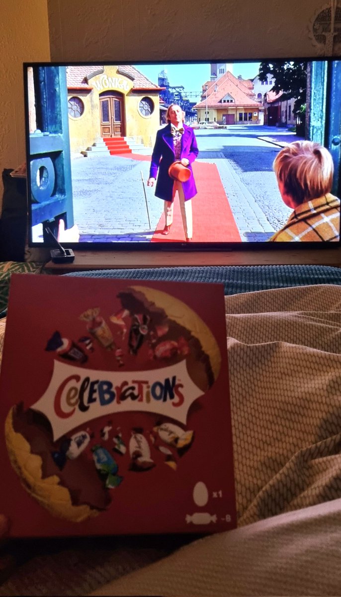 KizzyLou_'s tweet photo. What a lovely Easter Sunday it's been, a lazy lie in, a beautiful fresh walk with Babba to visit Nana, mams AMAZING Sunday Lunch and homemade rice pudding, now ending it cracking open my egg and watching the original Willy Wonka! 🍫🎬🥰🩷xxx #EasterSunday2024 #chocolateheaven https://t.co/xSRpYF8MiR
