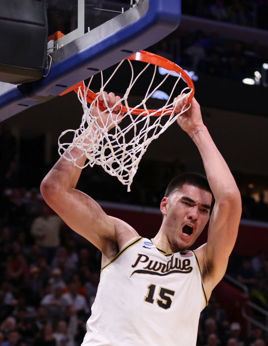 TheDunkCentral's tweet photo. ESPN projects Zach Edey to be the No. 14 pick in their March mock draft 

Lottery bound? 👀

(Via https://t.co/JUXS40PzG3) https://t.co/ZMbeIbLJD9