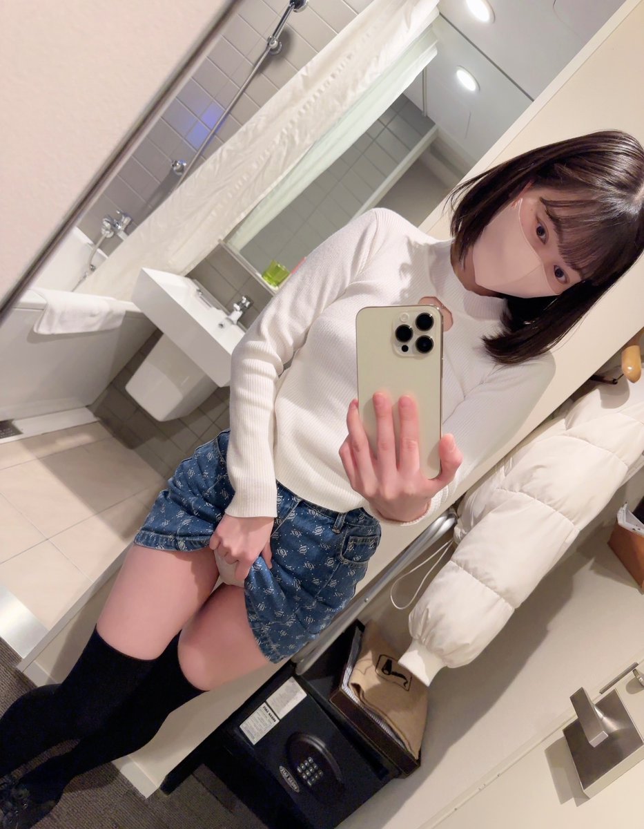 ここちゃん🧸🎀さんのエロ画像、2024年04月01日06時23分00秒に投稿