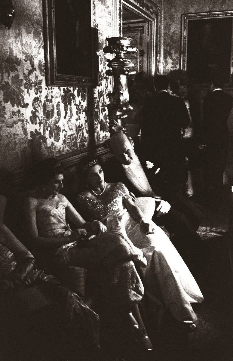 Bertrom's tweet photo. Paolo Di Paolo.

One  day in 1999, his daughter discovered his pictures: 250,000 negatives, prints and slides, dated between 1954 and 1968. When she asked him about them he said “I used to be a photographer. I’ve put it all behind me now, I don’t want to talk about it.” https://t.co/8vxt6fjCjM