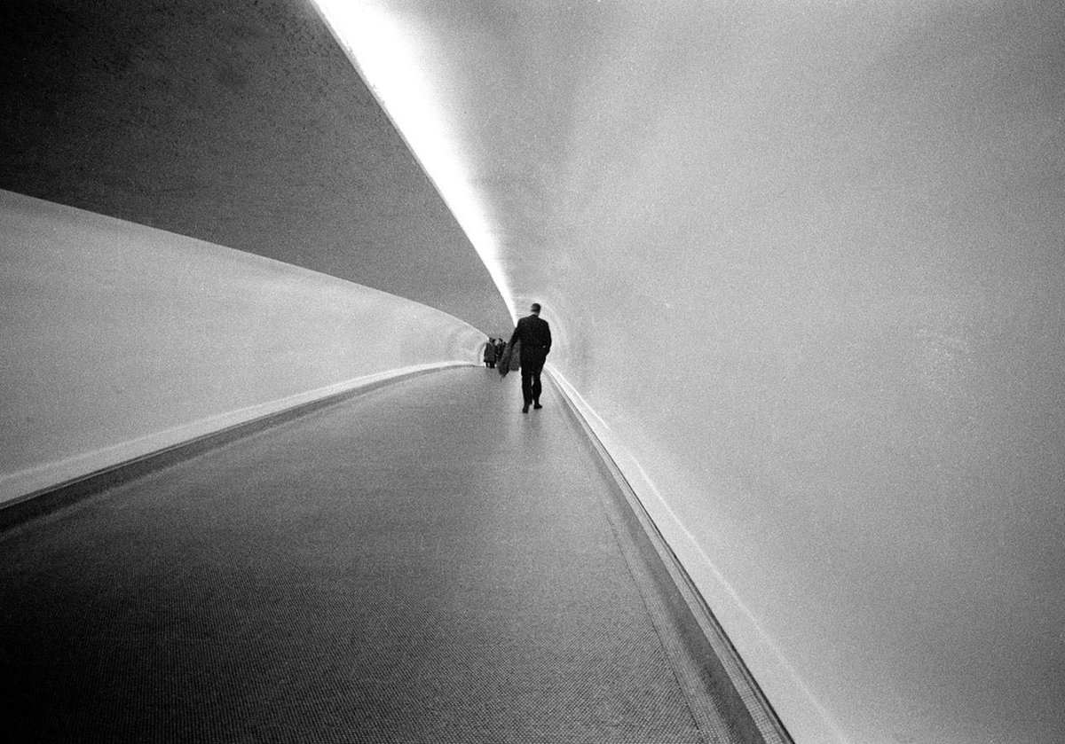 Bertrom's tweet photo. Paolo Di Paolo.

One  day in 1999, his daughter discovered his pictures: 250,000 negatives, prints and slides, dated between 1954 and 1968. When she asked him about them he said “I used to be a photographer. I’ve put it all behind me now, I don’t want to talk about it.” https://t.co/8vxt6fjCjM