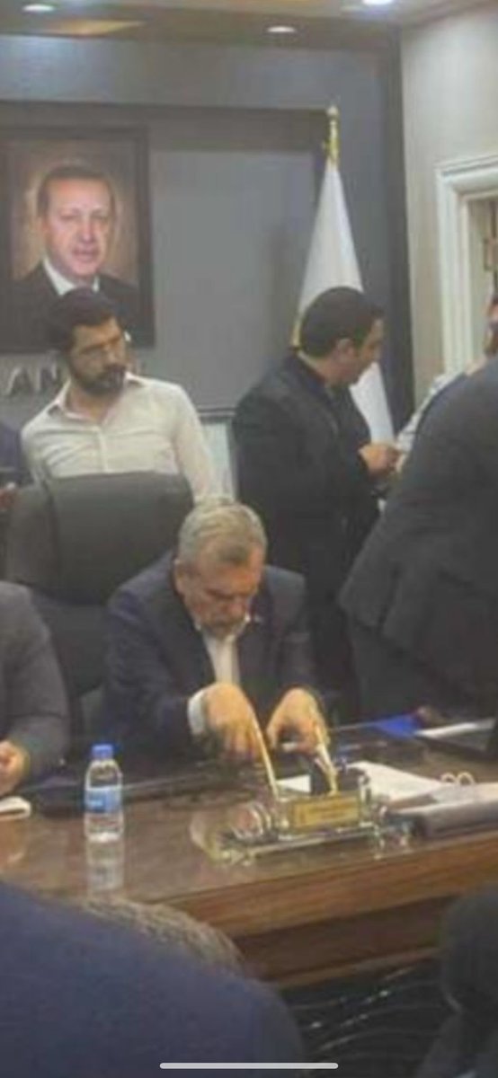 Eski Şanlıurfa büyükşehir belediye başkanı Beyazgül’ün seçim merkezindeki son durumu…