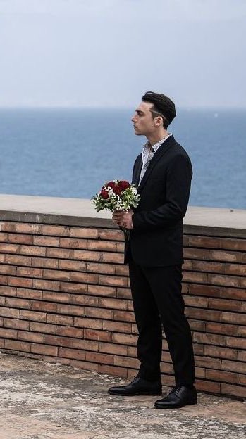 vale7668's tweet photo. “Ti regalerò una rosa
Una rosa rossa per dipingere ogni cosa
Una rosa per ogni tua lacrima da consolare
E una rosa per poterti amare!”
#edoardoconte #marefuori https://t.co/hxvgYTQ7Ct