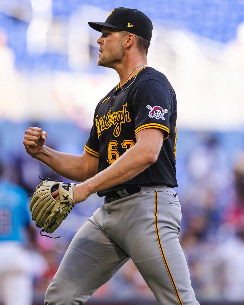 Celebrated the birth of his first child ✅
Named to the Opening Day roster ✅
Picked up his first big league save ✅

What a week for Hunter Stratton!