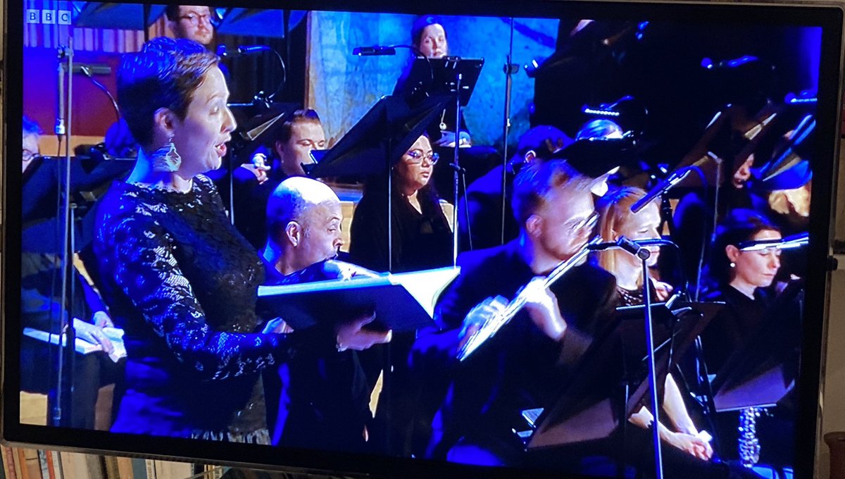 Great to have Bach St John Passion on @BBCTwo on Easter Sunday amidst much sad Arts news. Bravo @GarethMalone Evangelist @nickmulroy, @RGCWbaritone @juliacdoyle @BBCSingers @JWHallBaritone and @BBCNOW dir @RhodriHuw1