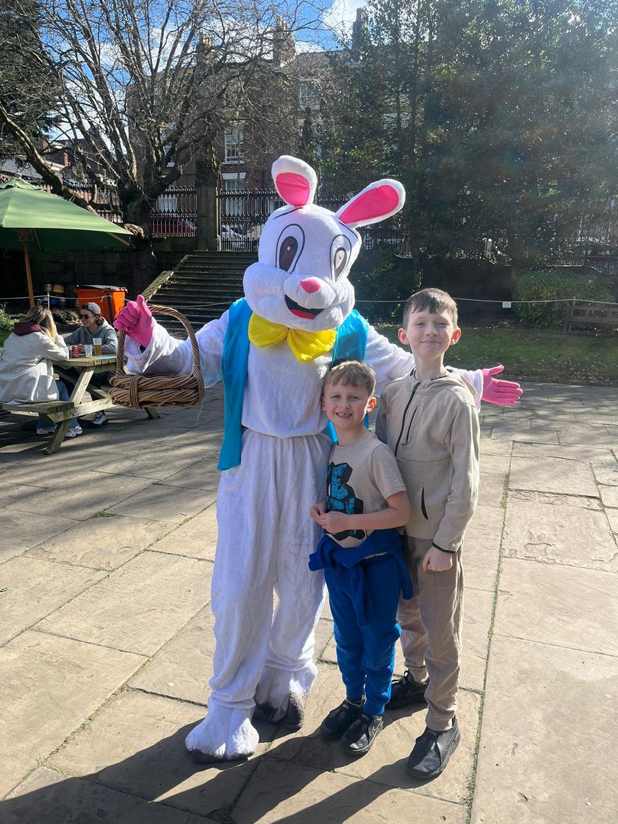 ElliGavin's tweet photo. Happy easter 🐣  #Easter #weekend #family https://t.co/nbtCVFnLDA