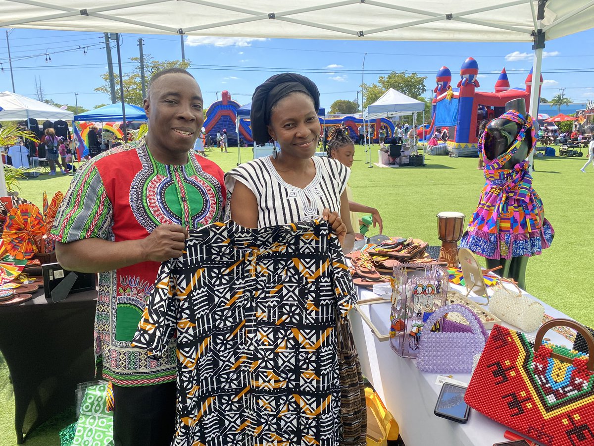 PierreFCharles1's tweet photo. Supporting local small businesses is crucial for the growth and vitality of the community. By supporting them, it helps create jobs, fosters economic diversity, and often leads to more unique and personalized goods and services!
#NoMiSpringFest 
#get2nomi #smallbusiness https://t.co/RMivtRxYk5