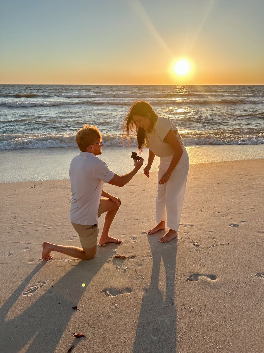 KlotzkKlotz's tweet photo. Soooo excited for Vanessa &amp; Boston! ❤️ #engaged #family https://t.co/UV8GH32zVa
