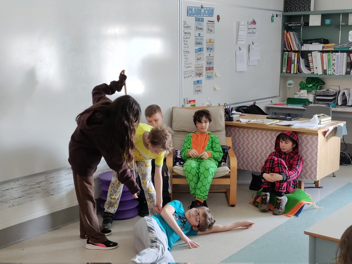 mralexng's tweet photo. Happy Easter! Proud of our Grade 4 classes for all the hard work they put in presenting the stations of the cross on Holy Thursday. Thanks to @msmsorensen @MrsConwaysClass for all the support! @AssisiOCSB https://t.co/fnoKGFWvcD