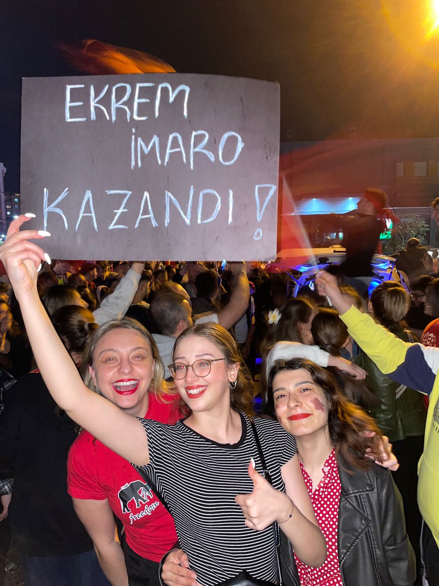 Beylikdüzü annnnlıkkk
Başkanım bekleniyorsunuz <a href="/ekrem_imamoglu/">Ekrem İmamoğlu</a> 
Ps: pankartımızı çalan abi yaşam vadisinin orda bekliyoruz